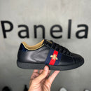 Ace com bordado de abelha